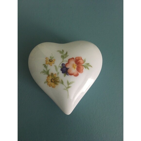 Vintage Limoges Rochard France Heart Shape Porcelain Trinket Box. 2.5" - Picture 1 of 5